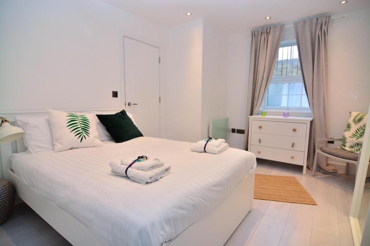 Apartment Wharf - Macarena Apartments Лондон Экстерьер фото